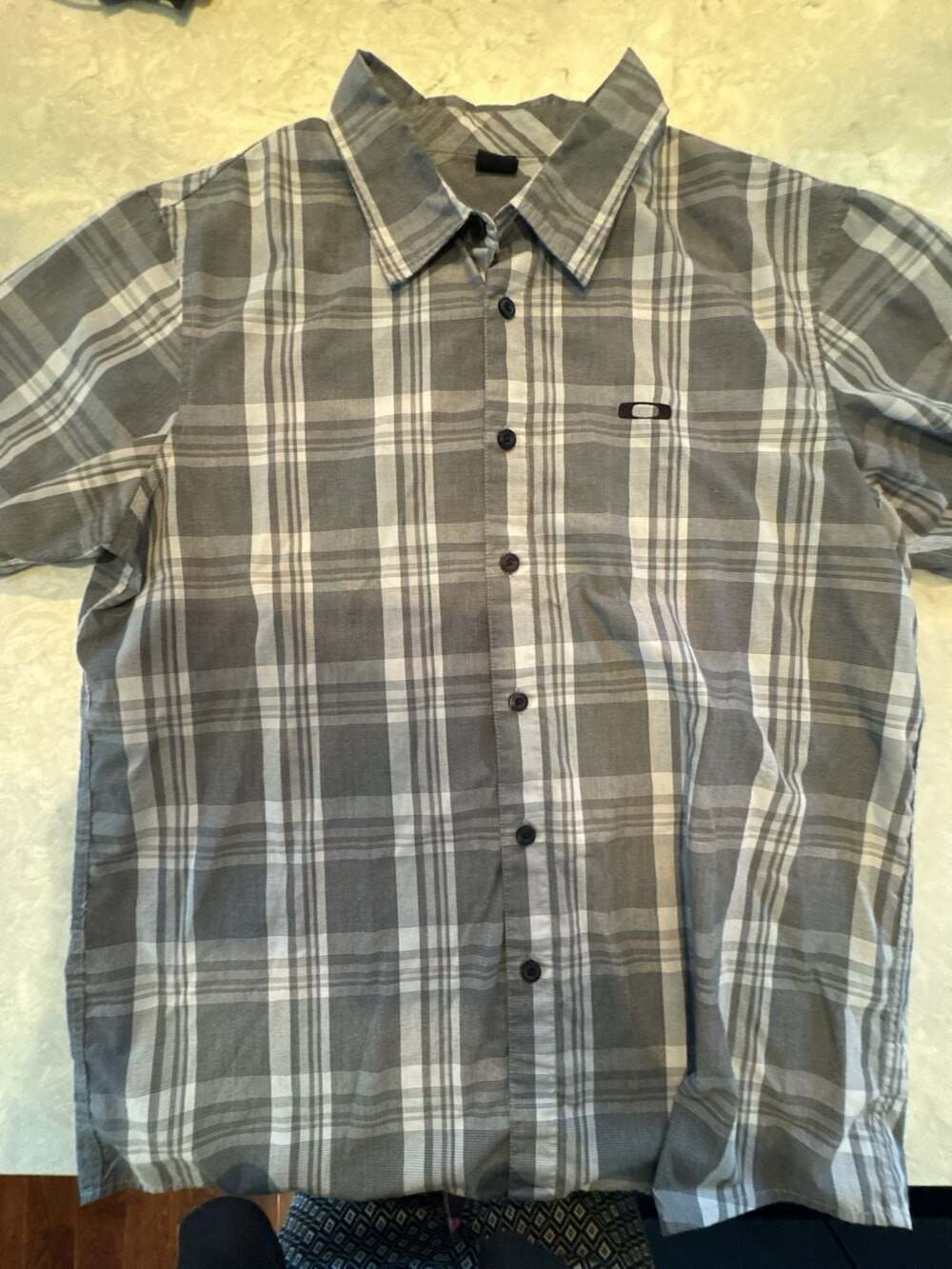 Oakley Plaid Button Up Shirt Size L Gray Short Sleeve Pocket Logo